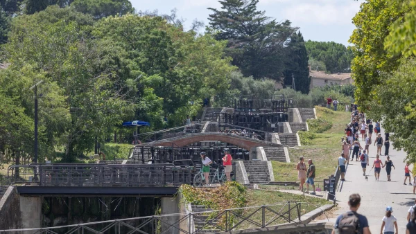 Le canal du Midi et les 9 écluses de Fonseranes